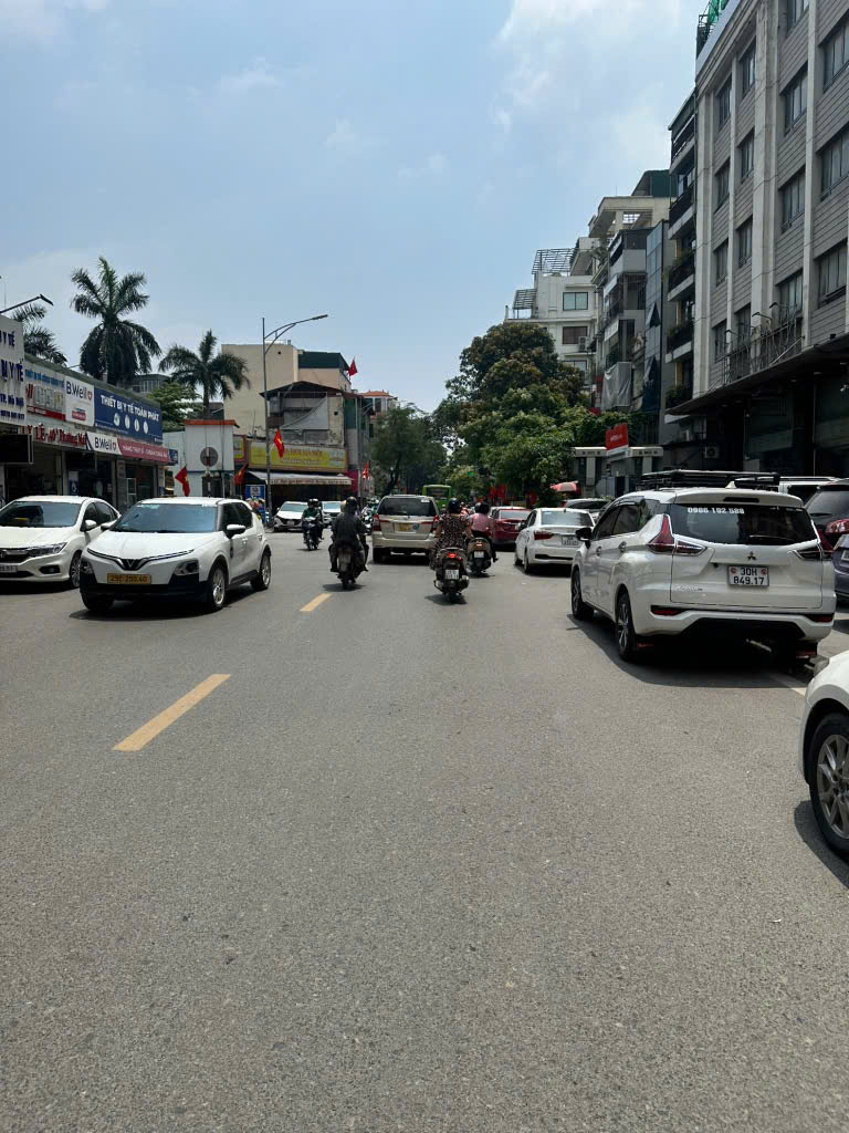 NHANH CÒN KỊP! Đang bán nhà Phương Mai - DT 126m Trung tâm Đống Đa - Gara Ô Tô qua nhà. Hơn 27 tỷ - Ảnh 1